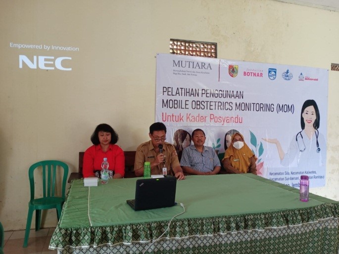 PELATIHAN PENGGUNAAN APLIKASI MOM ( MOBILE OBSTETRICS MONITORING)